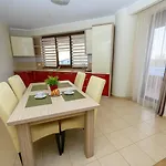 Samali Aparthotel 3*
